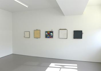 Exhibition view: Jake Walker, The Turps, Hamish McKay Gallery Wellington (19 August–9 September 2017). Courtesy Hamish McKay Gallery. 