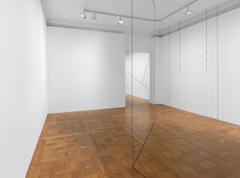 Exhibition view: Fred Sandback, David Zwirner,  69th Street, New York (1 April–21 May 2022). Courtesy David Zwirner.