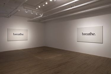 Exhibition view: Ricci Albenda, breathe, 55 Walker Street, New York (13 May–18 June 2022). Courtesy the Artist and Andrew Kreps Gallery, New York and Franklin Parrasch Gallery, New York. Photo: Lance Brewer.
