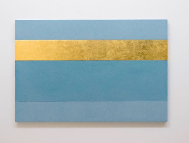 Sfumato grigio con oro, paesaggio by Ettore Spalletti contemporary artwork