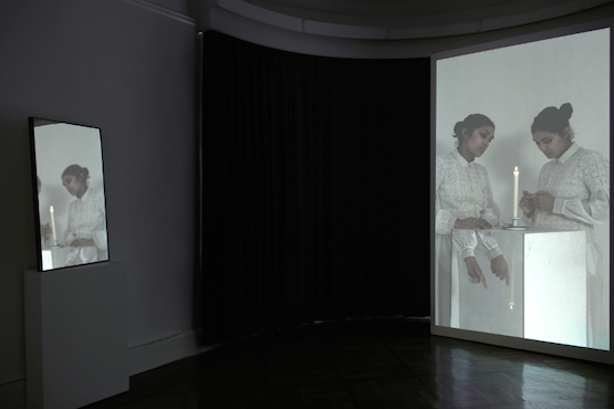 Hiraki Sawa, Envelope, video with sound and mirrors, 2014