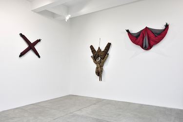 Exhibition view: Annette Messager, Sleeping Songs, Galerie Marian Goodman, Paris (24 May–19 July 2019). Courtesy Galerie Marian Goodman.