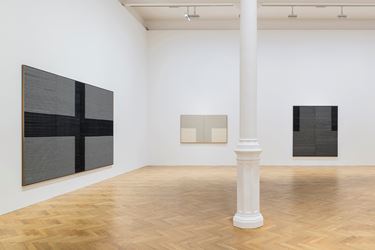 Exhibition view: Brent Wadden, sympathetic resonance, Pace Gallery, London (22 November 2018–11 January 2019). Courtesy Pace Gallery.