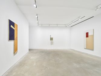 Exhibition view: Al Taylor, Playing with Color, David Zwirner, Hong Kong (15 September–22 October 2022). Courtesy David Zwirner. 