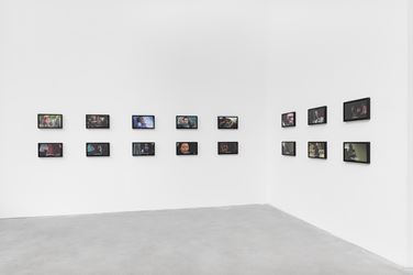 Exhibition view: Allan McCollum, EVERYTHING IS GOING TO BE OK, Galerie Thomas Schulte, Berlin (23 May–11 July 2020). Courtesy Galerie Thomas Schulte.
