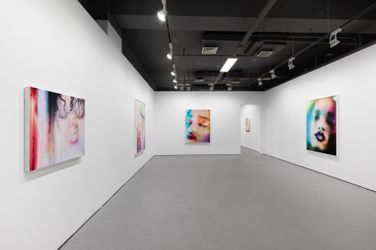 Exhibition view: Marilyn Minter, Lehmann Maupin, Beijing (4 December 2021–23 January 2022). Courtesy the artist, Salon 94, New York, and Lehmann Maupin, Hong Kong, Seoul, and London. Photo: Yao Hang.