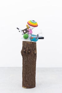 Las cosas antiguas que nos pertenecen (Tetahedron/parachute) by Gabriel Rico contemporary artwork sculpture