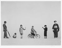 爸爸、媽媽、與孩子們 Dad, Mom and Their Children by Shoji Ueda contemporary artwork photography