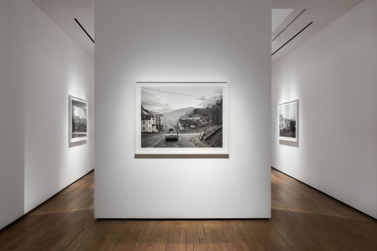 gregory-crewdson-eveningside-at-templon-28-grenier-saint-lazare