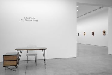 Exhibition view: Richard Tuttle, Nine Stepping Stones, David Kordansky Gallery, Los Angeles (23 January–6 March 2021). Courtesy David Kordansky Gallery.