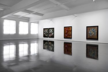 Exhibition view: Justine Varga, Tachisme, Tolarno Galleries, Melbourne (13 February–6 March 2021).  Courtesy Tolarno Galleries.