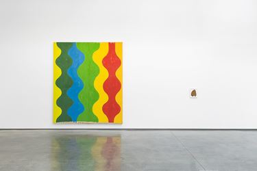 Exhibition view: Chris Martin, The Eighties, David Kordansky Gallery, Los Angeles (16 March–27 April 2019). Courtesy David Kordansky Gallery, Los Angeles. Photo: Jeff McLane.