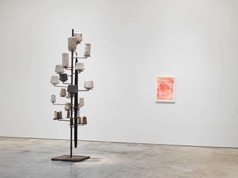 Exhibition view: Louise Bourgeois, Louise Bourgeois: Spiral, Cheim & Read, New York (8 November–22 December 2018). © The Easton Foundation/VAGA at ARS, NY. Courtesy Cheim & Read.