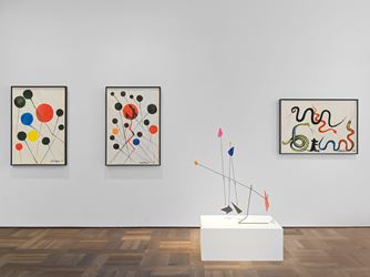 Exhibition view: Alexander Calder, Calder, Hauser & Wirth, St. Moritz (13 December 2019–9 February 2020). © 2019 Calder Foundation, New York / Artists Rights Society (ARS), New York / ProLitteris, Zurich. Courtesy the Foundation and Hauser & Wirth.
