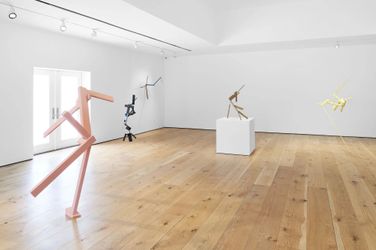 Exhibition view: Joel Shapiro, Pace Gallery, East Hampton (21–31 July 2022). Courtesy Pace Gallery.