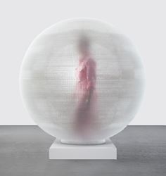 Tara Donovan, Sphere (2020). PETG tubes. 182.9 × 182.9 × 182.9 cm. © Tara Donovan. Courtesy Pace Gallery.
