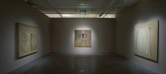 Exhibition view: Ni Zhiqi, Flâneur, Pearl Lam Galleries, Shanghai (6 November 2023—7 January 2024). Courtesy the artist and Pearl Lam Galleries, Shanghai.