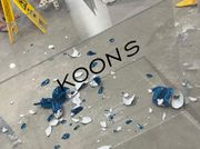 Jeff Koons’ Shattered Balloon Dog Adds to Expensive Art Accidents