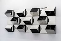 Prismas e Espelhos, alto-relevo - n°4 , trabalho situado by Daniel Buren contemporary artwork sculpture