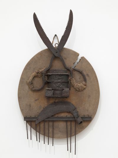 Chen Ting-Shih, Scissors (1970–1980). Iron and mixed media, 58.5 x 33.5 x 9 cm.