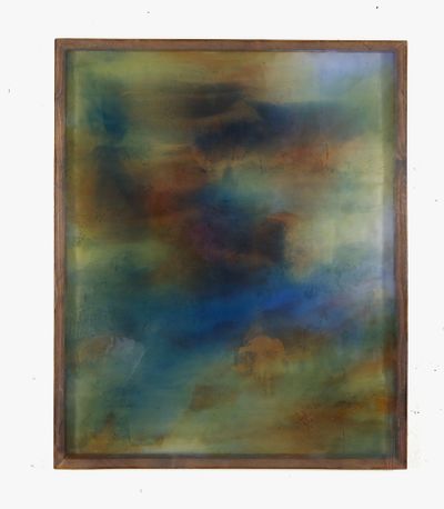 Chris Watts, Witnessing presence (2021). Tempera, resin, pigment, lapis lazuli, polyester chiffon, found wood. 119.3 x 149.8 cm.