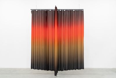 Lucia Koch, New system: cross (Rouge) (2022). Sublimation printing on fabric and aluminium rails. 223 x 200 x 200 cm.