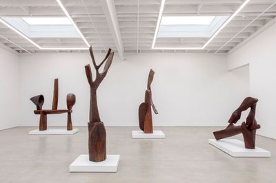 Exhibition view: Thaddeus Mosley, Recent Sculpture, Karma, Los Angeles (15 July–9 September 2023).
