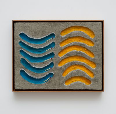 Erika Verzutti, Micropolítica (2021). Acrylic on papier-mâché and new clay. 47 x 59.5 x 6 cm.