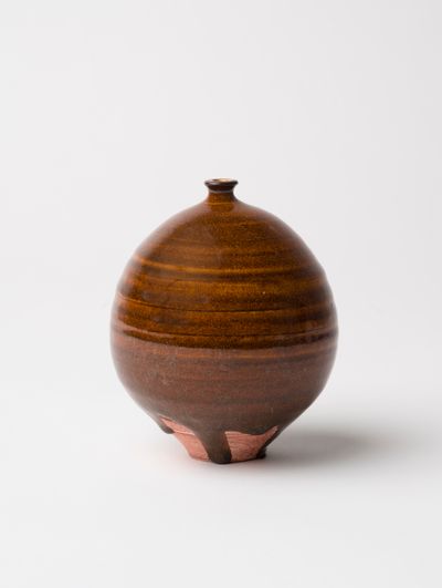 Doyle Lane, Weed Pot (ca. 1960–1978). Glazed ceramic, 11.7 x 9.5 x 9.5 cm.