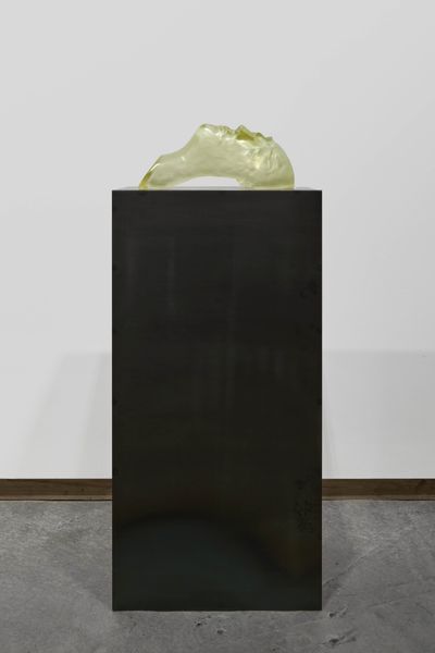 Thomas Schütte, Me 24 (2018). Murano glass. 18.5 x 50 x 26 cm.