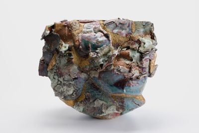 Yuji Ueda, Untitled (2024). Ceramic. 58 x 66 x 37.5 cm.