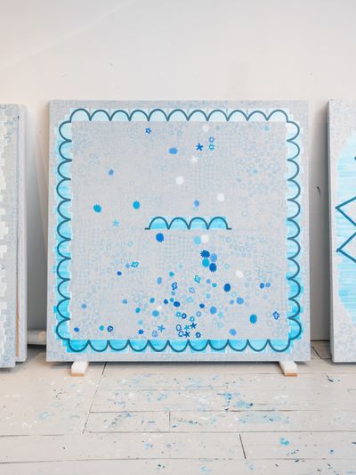 Amy Feldman, Wonder Margin (2024). Acrylic, Flashe, and silkscreen ink on canvas. 200.5 x 200.5 x 4 cm.