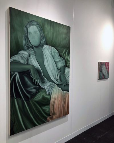 Jenny Morgan, Cloaked (2022). Oil on canvas. 177.8 x 121.9 cm.
