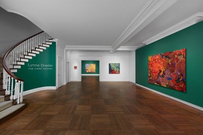 Exhibition view: Lynne Drexler, The First Decade, Mnuchin Gallery, New York (27 October–17 December 2022). © The Estate of Lynne Drexler. Photo: Tom Powel Imaging.