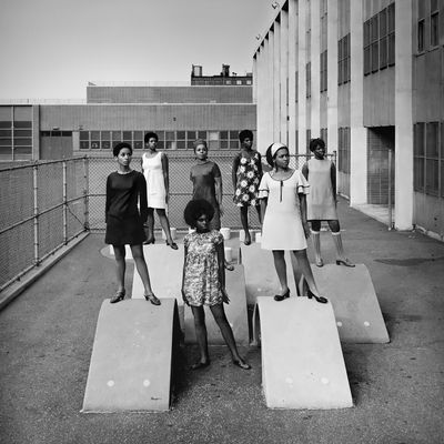 Kwame Brathwaite, Untitled (Photo shoot at a school for one of the many modeling groups who had begun to embrace natural hairstyles in the 1960s) (c. 1966). Archival pigment print. 38 x 38 cm. Edition 8 of 10.