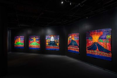 金成桓，《致瑪麗・喬・弗雷什利》（2023）。展覽現場：「Aloha Nō」，第四屆夏威夷三年展（2025年2月15日至5月4日）。圖片提供：藝術家與夏威夷三年展。攝影： Duarte工作室。
