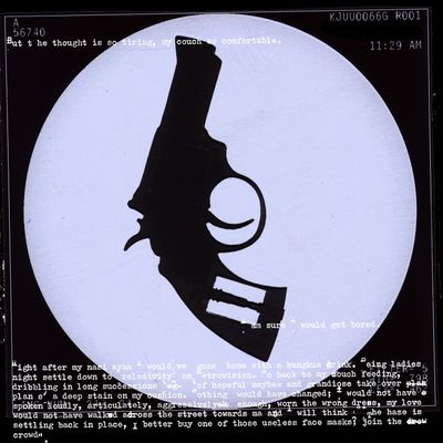 于一蘭，「冷漠」系列之《槍》，1997。 U.We塗層紙本版畫（複製件：光面紙噴墨列印），122×122 cm（複製件：109×109 cm）。圖片提供：藝術家。