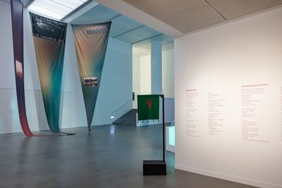 法兰达·巴瑞托，《观测仪》，2019。展览现场：“山演算”，高雄市立美术馆，高雄（2024年8月17日至11月24日）。图片提供：缓步动物。摄影：简豪江。