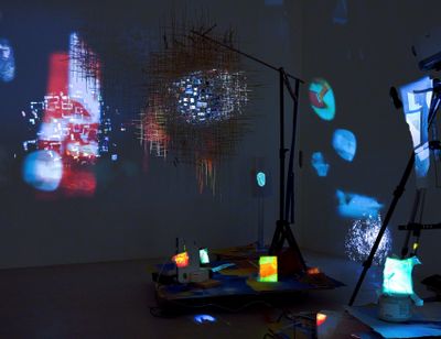 Sarah Sze, Plein Air (Times Zero) (2020). Mixed media, wood, stainless steel, video projectors, archival paper, toothpicks, clamps, ruler, tripods. Dimensions Variable. Exhibition view: Sarah Sze, Gagosian, Paris (18 March–30 May 2020). © Sarah Sze.
