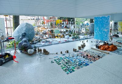 Sarah Sze, Triple Point (Observatory) (2013). Mirrors, photograph of rock printed on Tyvek, wood, aluminum, metal, and mixed media. Overall dimensions variable. Exhibition view: U.S. Pavilion, 55th Venice Biennale (1 June–24 November 2013). © Sarah Sze.