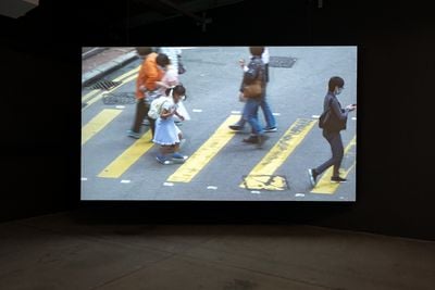 Francis Alÿs, Children's Game #23, Step on a crack, Hong Kong (2020). Video. Exhibition view: Wet feet __ dry feet: borders and games, Tai Kwun Contemporary (28 October 2020–27 March 2021).