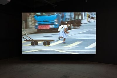Francis Alÿs, Children's Game #23, Step on a crack, Hong Kong (2020). Video. Exhibition view: Wet feet __ dry feet: borders and games, Tai Kwun Contemporary (28 October 2020–27 March 2021).