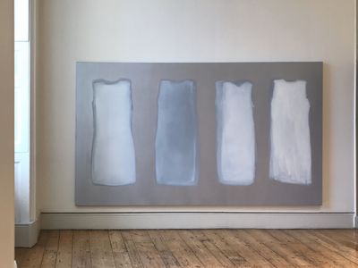 丽莎・米儿罗伊，《服装》（2019）。展览现场："超越边界"，萨默塞特府，伦敦，2019年3月12日-4月2日。摄影：Frances Hodgson。