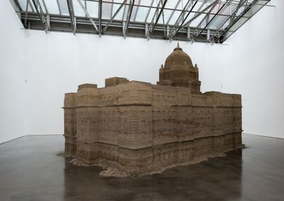Huang Yong Ping, Bank of Sand, Sand of Bank (2000/2018). Sand and cement. 349.9 x 600.1 x 429.9 cm. Exhibition view: Bank of Sand, Sand of Bank, Gladstone Gallery, New York (28 April–9 June 2018).