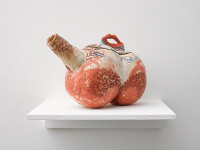 Laure Prouvost, Bum Teapot to get Grandad back (2017). Ceramic, watercolour. 17.7 x 26 x 12.7 cm. Courtesy © the artist and Lisson Gallery, London/New York.