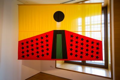 Larry Achiampong, PAN AFRICAN FLAG FOR THE RELIC TRAVELLERS: ALLIANCE (ASCENSION) (2018). Exhibition view: Every Step in the Right Direction, Singapore Biennale 2019, Singapore Art Museum (22 November 2019–22 March 2020). Courtesy Singapore Art Museum.