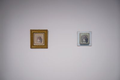 由左至右：赵赵，《莫兰迪》，2017；乔治·莫兰迪，《花》，1951。展览现场："赵赵·乔治·莫兰迪"，305空间，北京（2017年7月8日）。图片提供：艺术家。