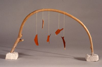 Cecilia Vicuña, Arco Arrayán (1990). Precarious object, mixed media.