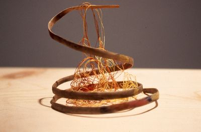 Cecilia Vicuña, Canasto Espiral (1986). Precarious object, mixed media.