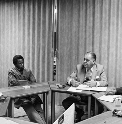David Goldblatt, Meeting of the worker-management Liaison Committee of the Colgate-Palmolive Company (1980). Gelatin silver hand print. 37.8 cm × 37.8 cm. © The David Goldblatt Legacy Trust.